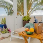 Apartment Wake Up With The Sea! Enjoy Private Pool!