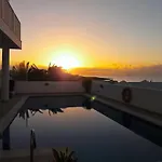 Wake Up With The Sea! Enjoy Private Pool! アパート *