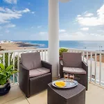 Wake Up With The Sea! Enjoy Private Pool! アパート