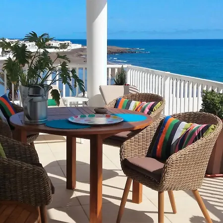 Wake Up With The Sea! Enjoy Private Pool! Apartament