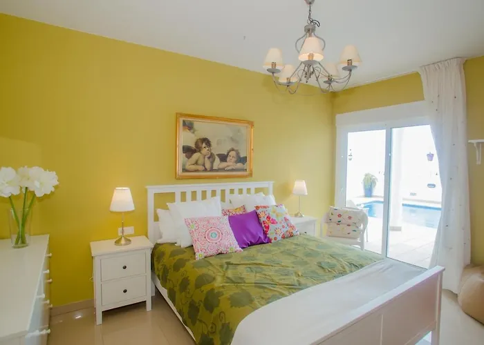 Wake Up With The Sea! Enjoy Private Pool! Appartamento