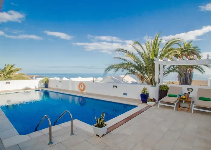 Апартаменты Wake Up With The Sea! Enjoy Private Pool!