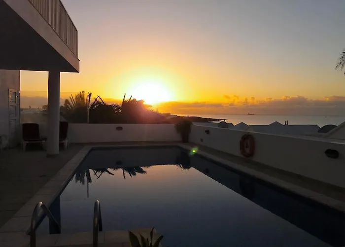 Wake Up With The Sea! Enjoy Private Pool! Lägenhet *